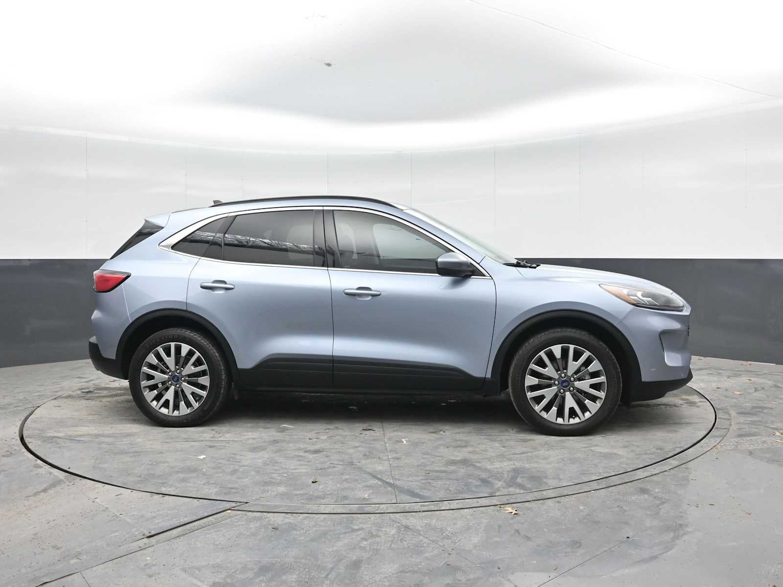 2022 Ford Escape Titanium Hybrid