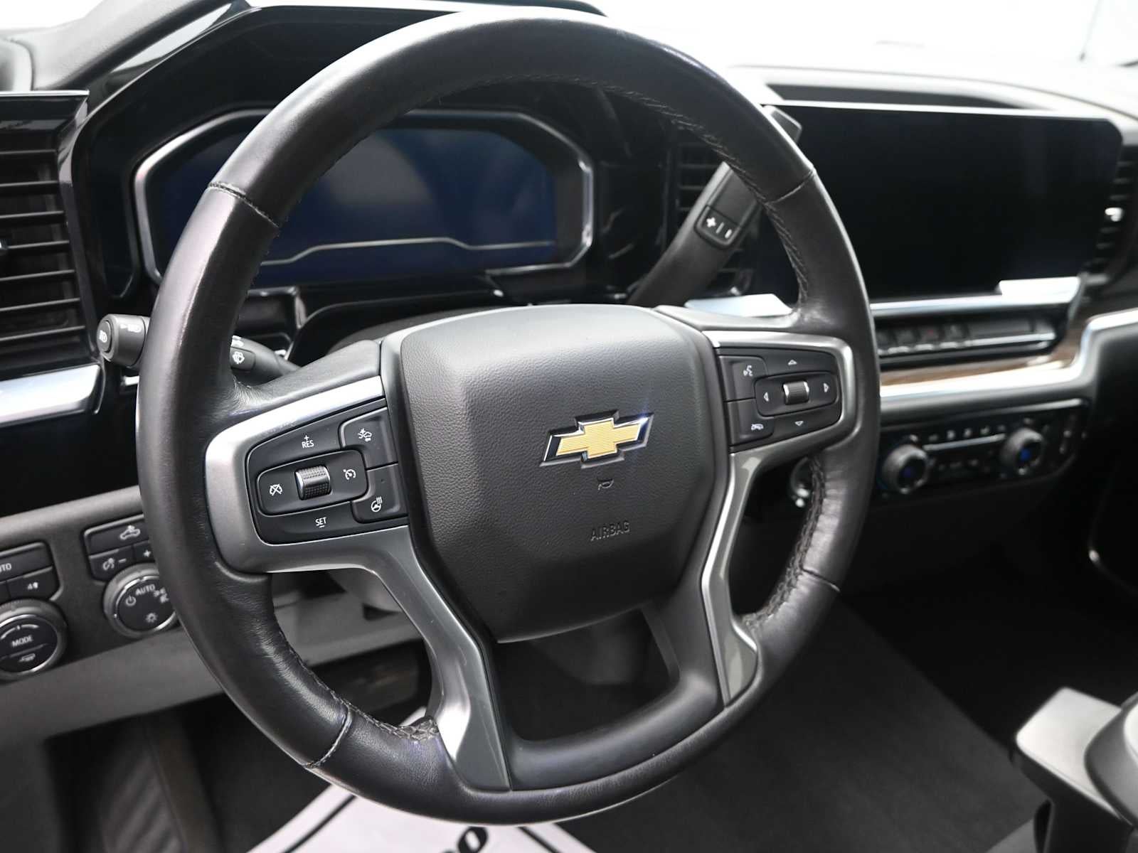 2022 Chevrolet Silverado 1500 LT (2FL)