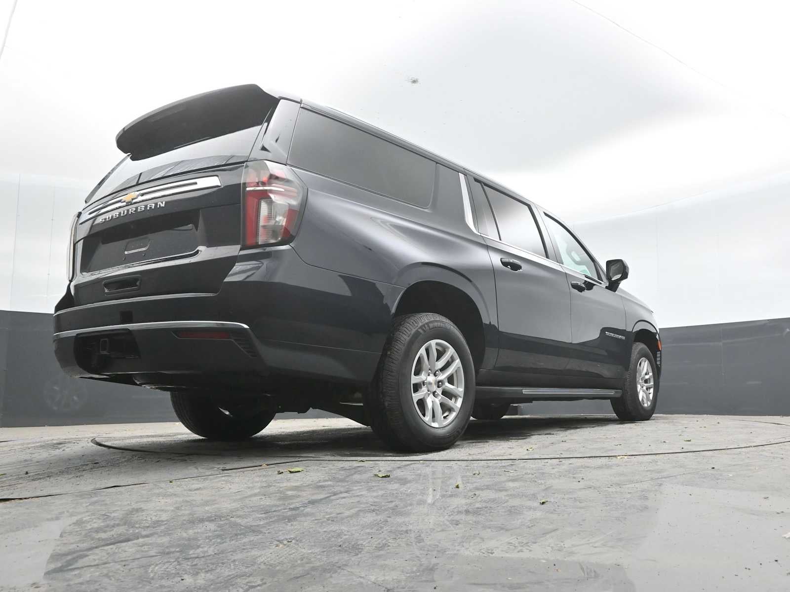 2022 Chevrolet Suburban LS