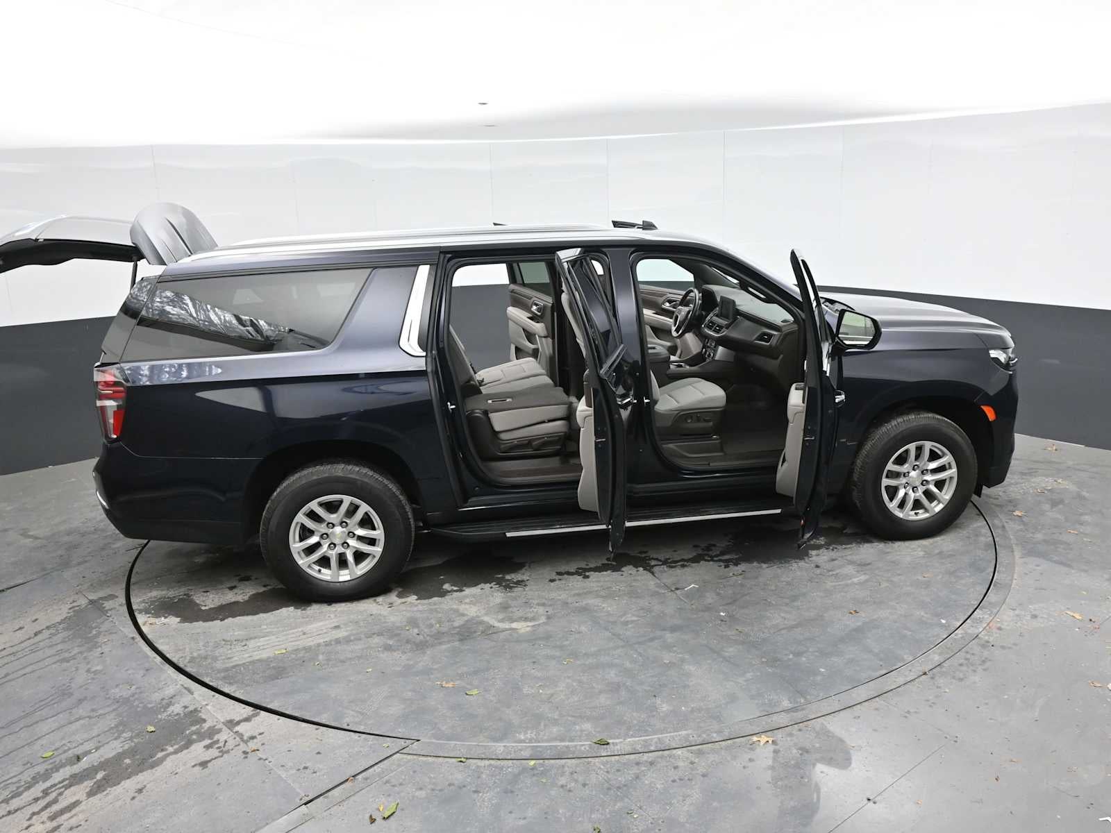 2022 Chevrolet Suburban LS