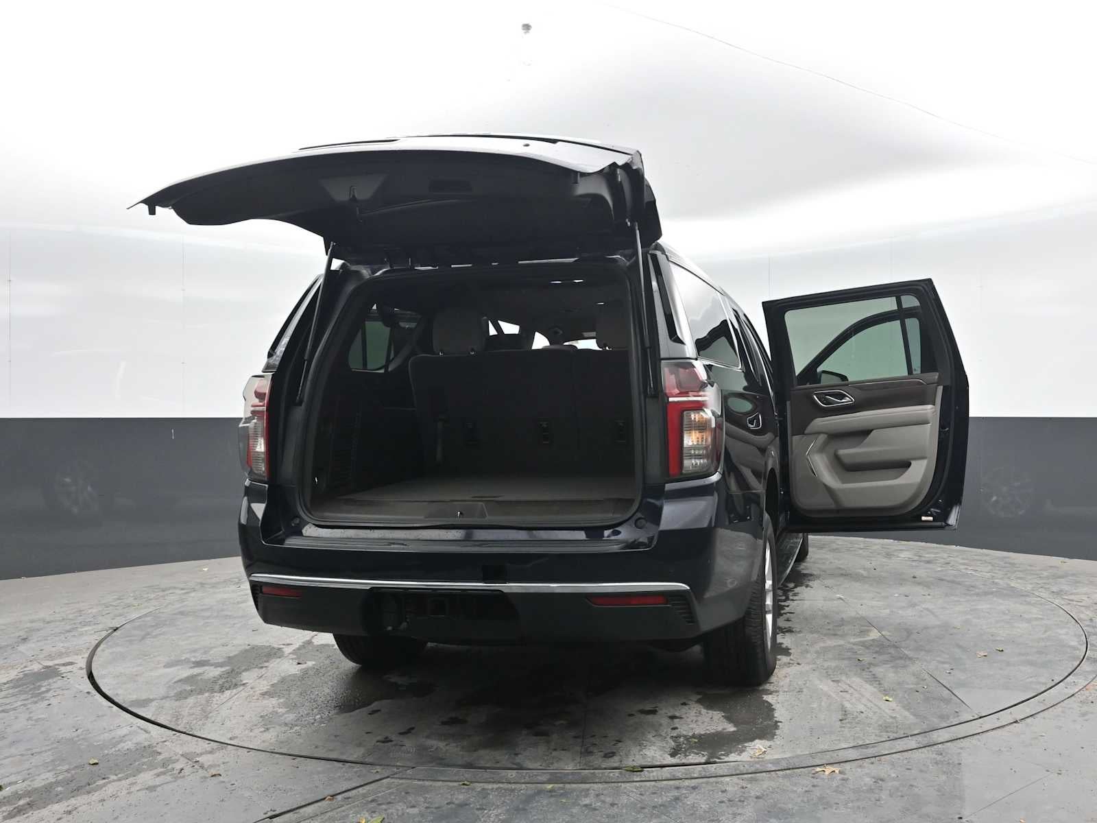 2022 Chevrolet Suburban LS