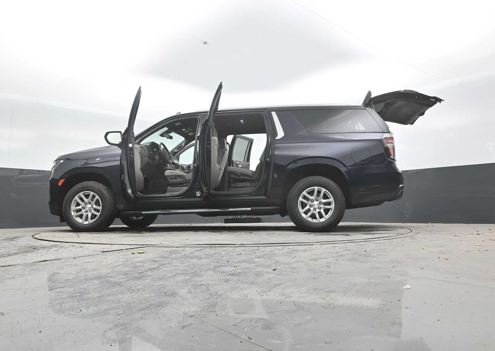 2022 Chevrolet Suburban LS