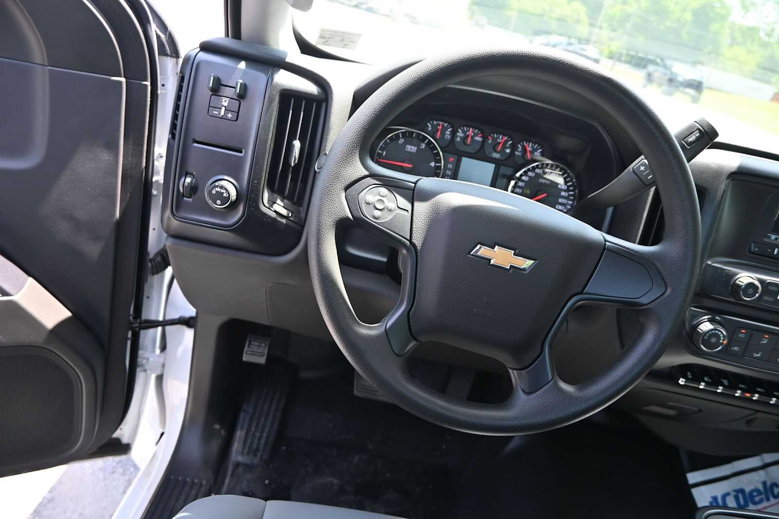 2023 Chevrolet Silverado 5500 HD Work Truck