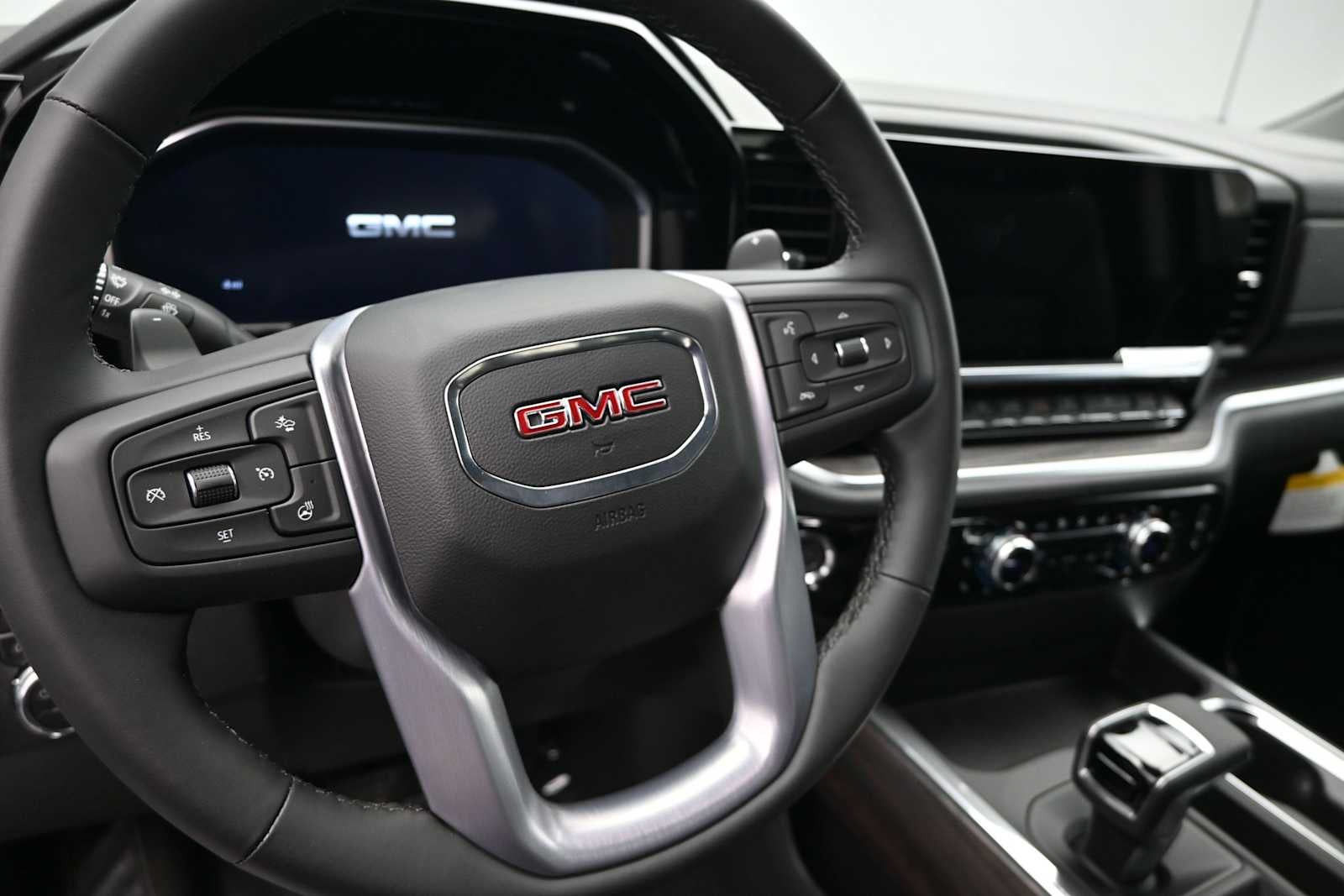 2026 GMC Sierra 1500 SLT - Photo 14