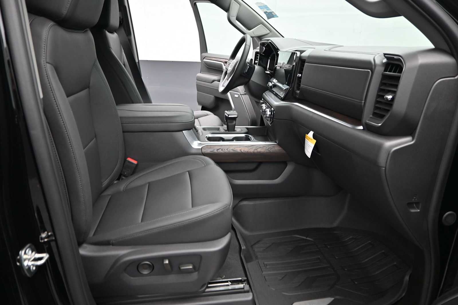 2026 GMC Sierra 1500 SLT - Photo 22