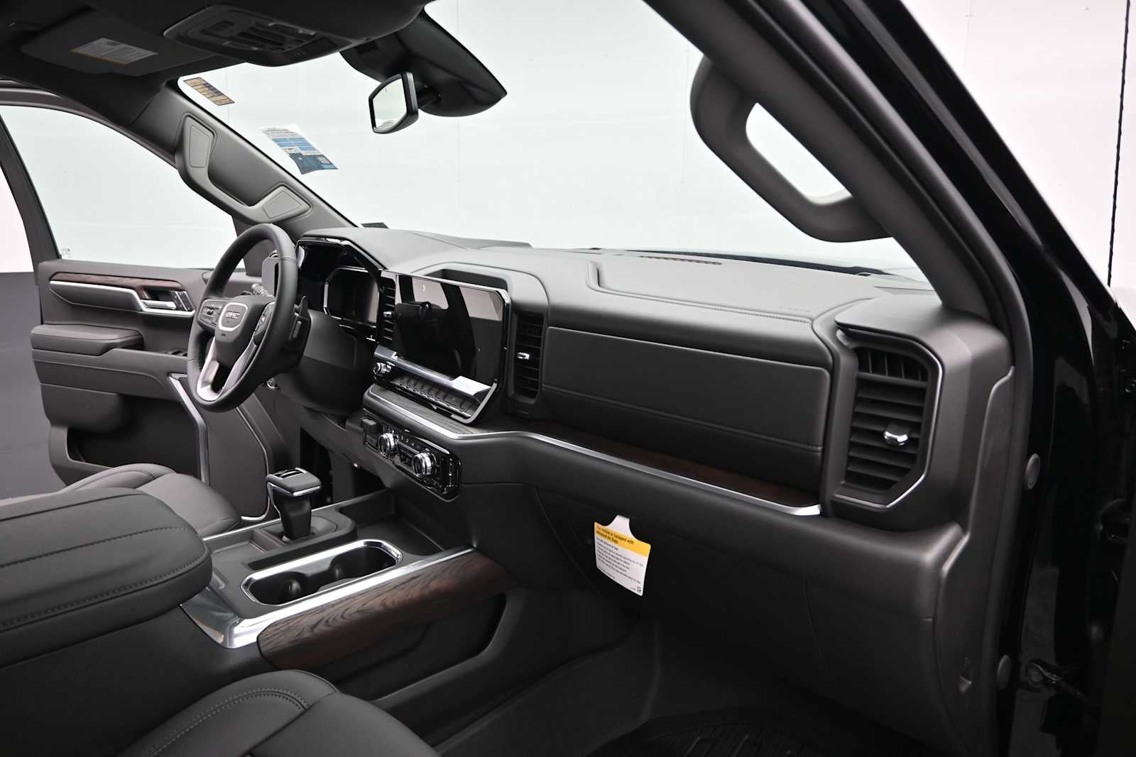 2026 GMC Sierra 1500 SLT - Photo 23