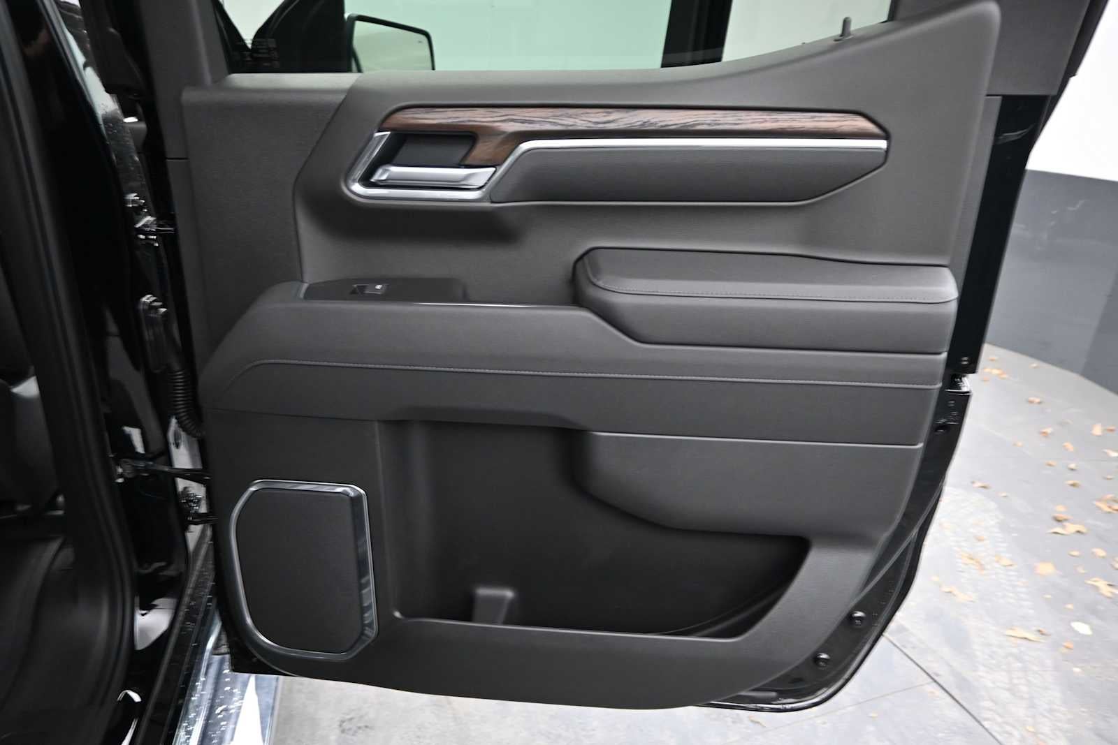 2026 GMC Sierra 1500 SLT - Photo 24