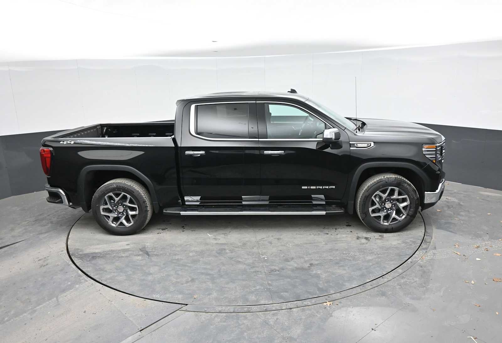 2026 GMC Sierra 1500 SLT - Photo 35