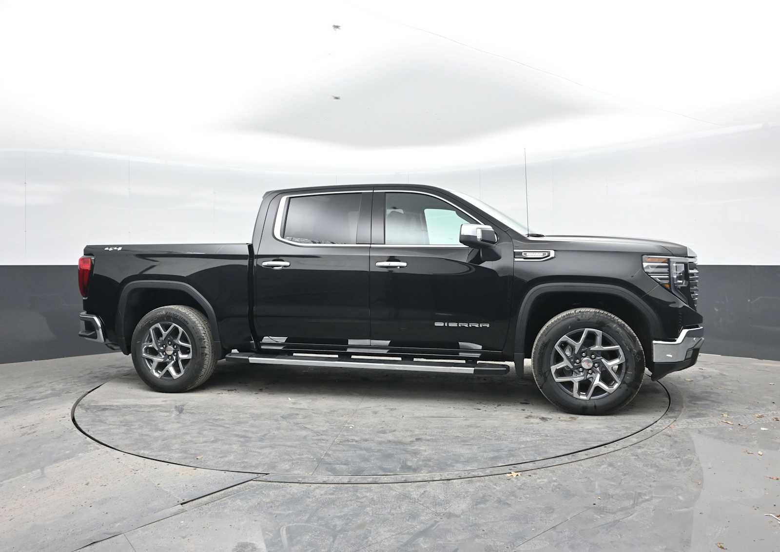 2026 GMC Sierra 1500 SLT - Photo 8