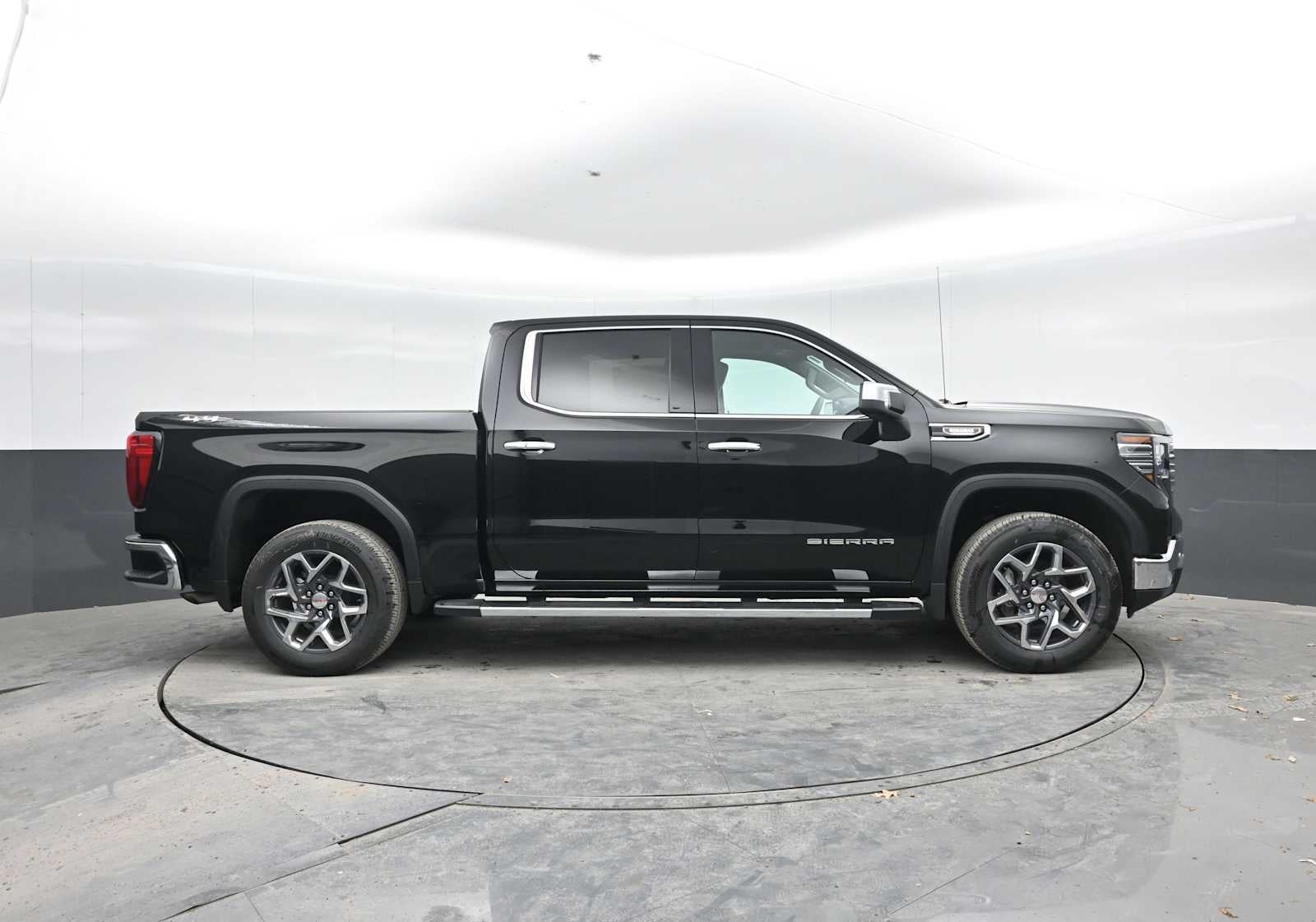 2026 GMC Sierra 1500 SLT - Photo 9