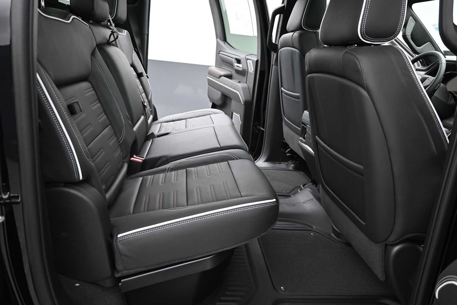 2026 GMC Sierra 1500 AT4X - Photo 24
