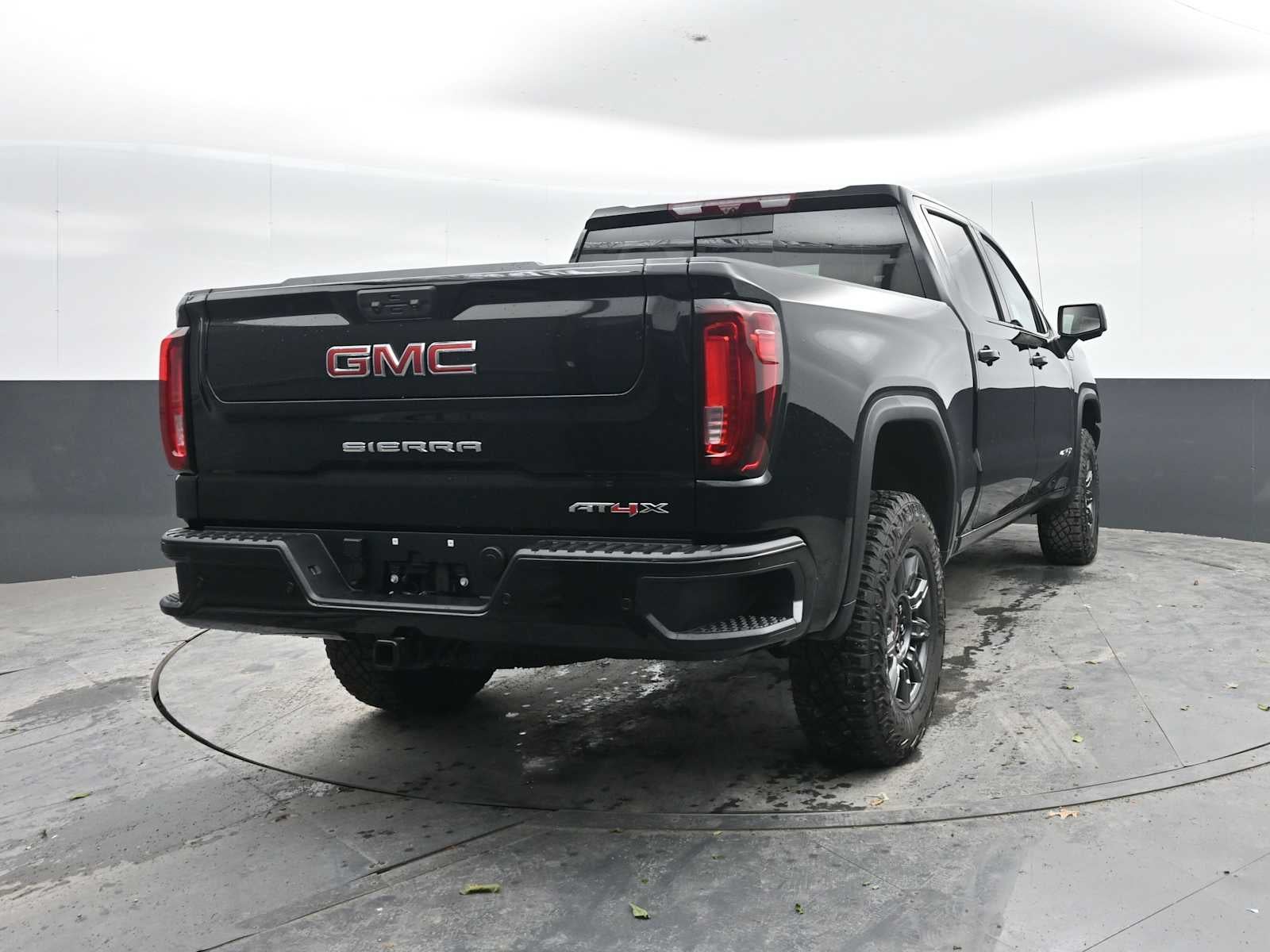 2026 GMC Sierra 1500 AT4X - Photo 9