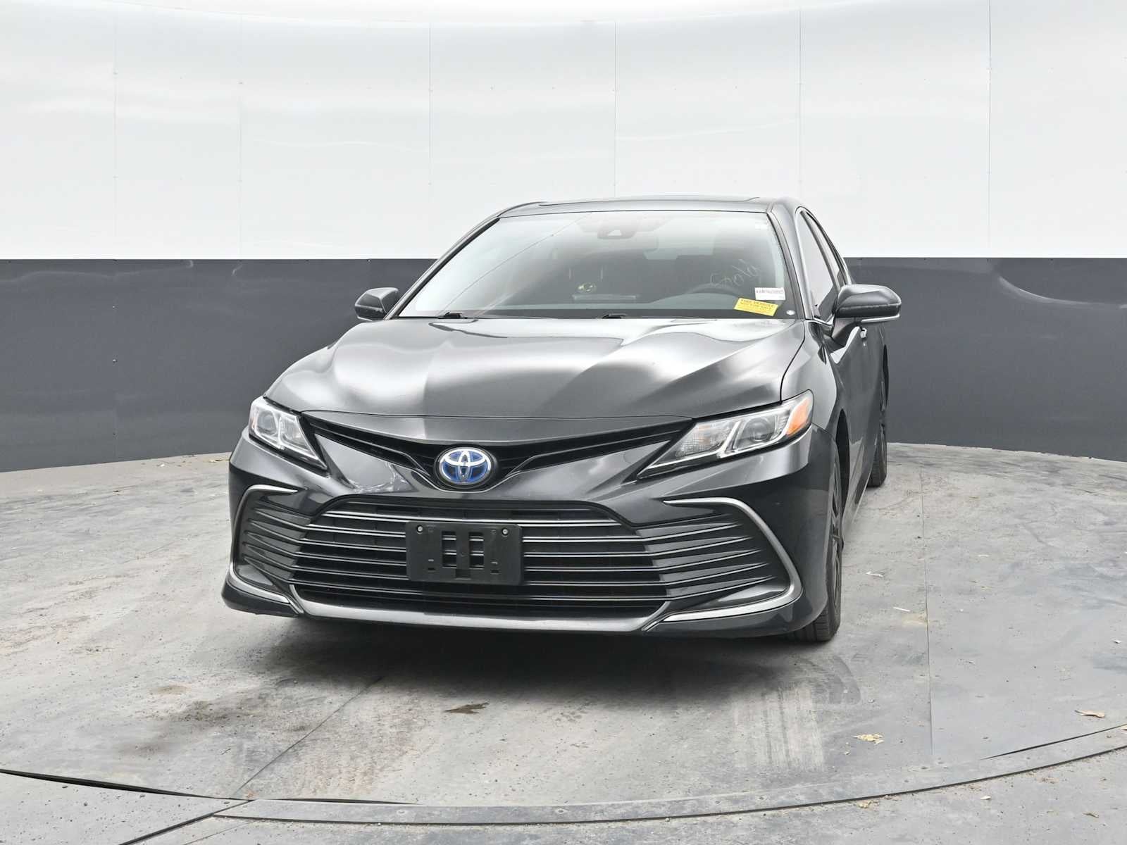2022 Toyota Camry Hybrid LE