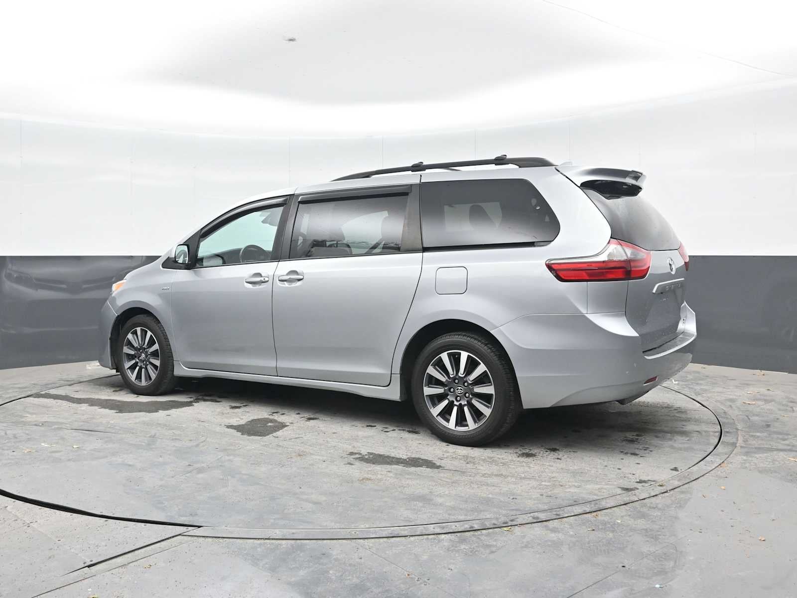 2020 Toyota Sienna XLE