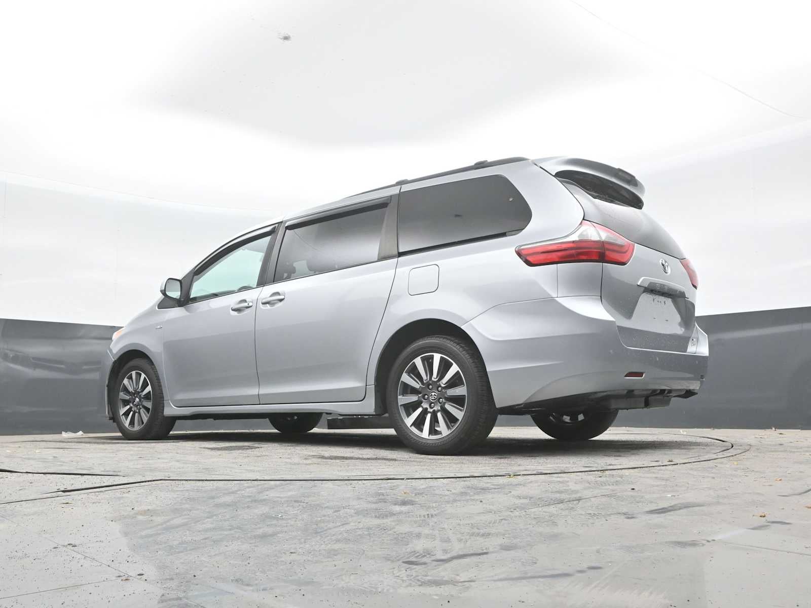 2020 Toyota Sienna XLE