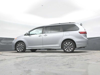 2020 Toyota Sienna XLE