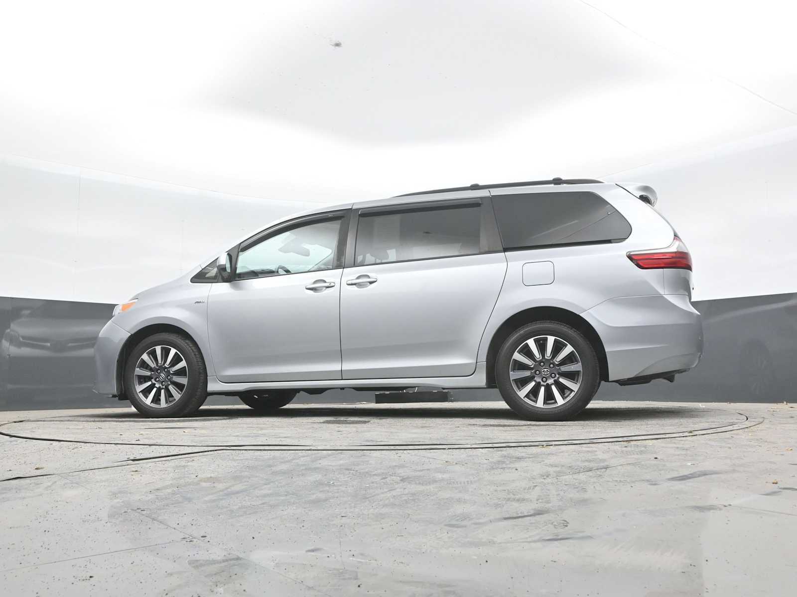 2020 Toyota Sienna XLE