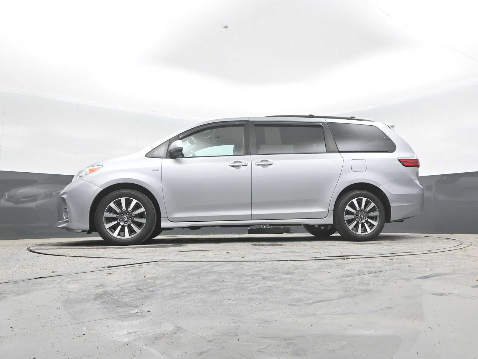 2020 Toyota Sienna XLE