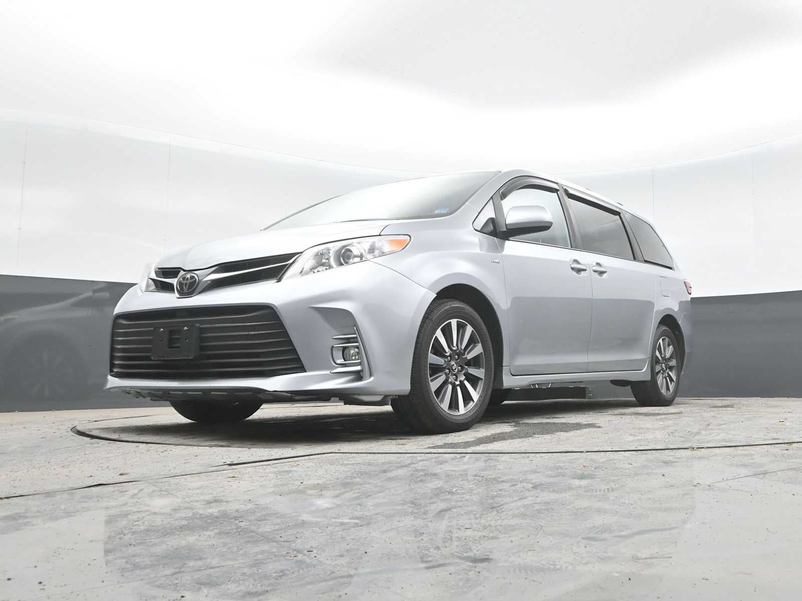 2020 Toyota Sienna XLE