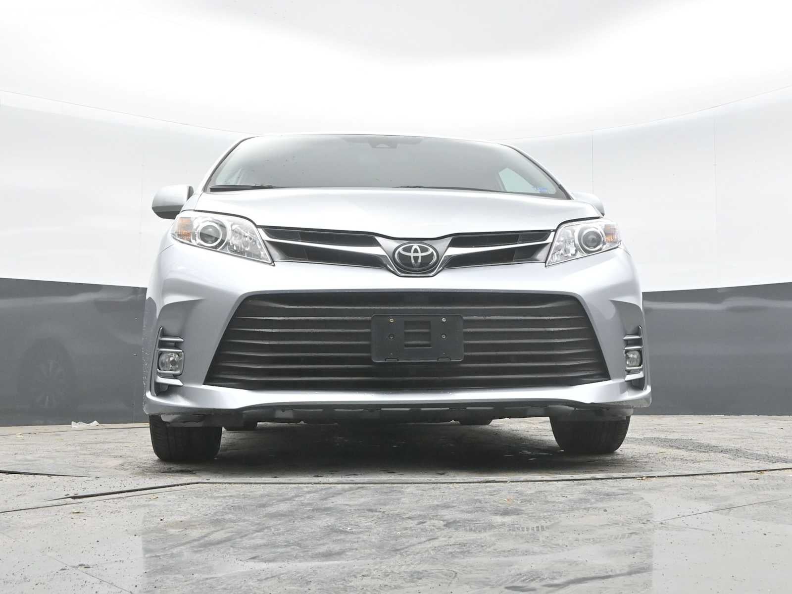 2020 Toyota Sienna XLE