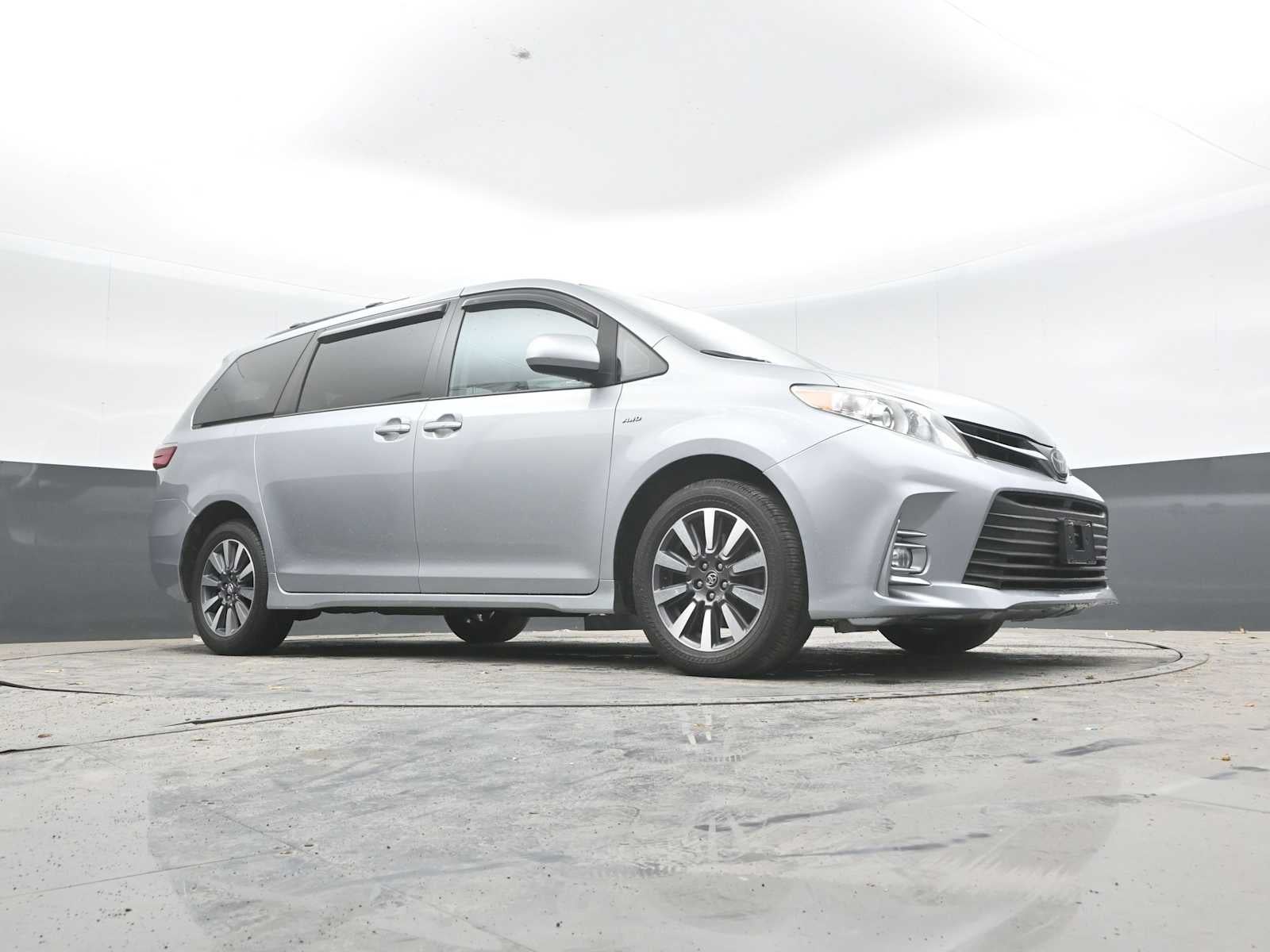 2020 Toyota Sienna XLE