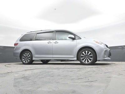 2020 Toyota Sienna XLE
