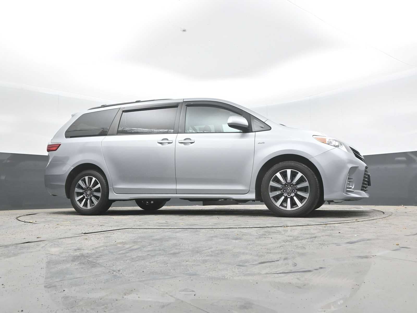 2020 Toyota Sienna XLE