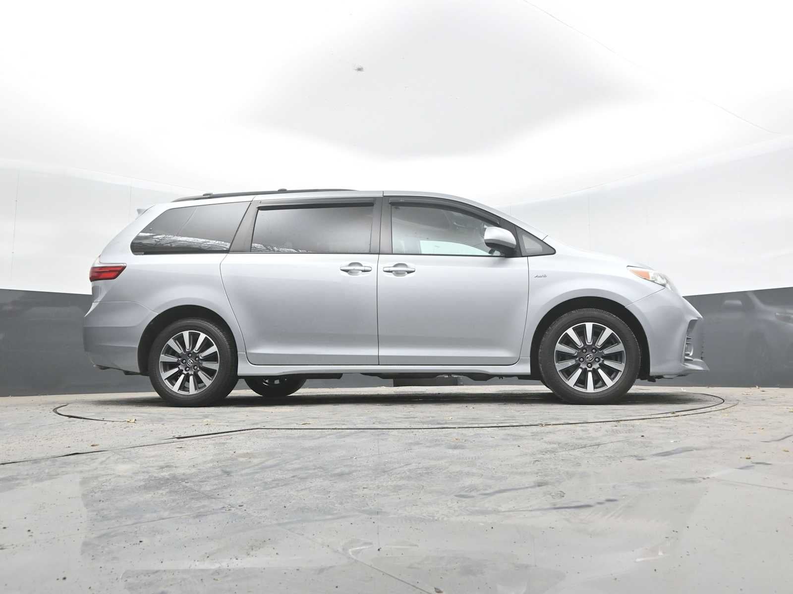 2020 Toyota Sienna XLE