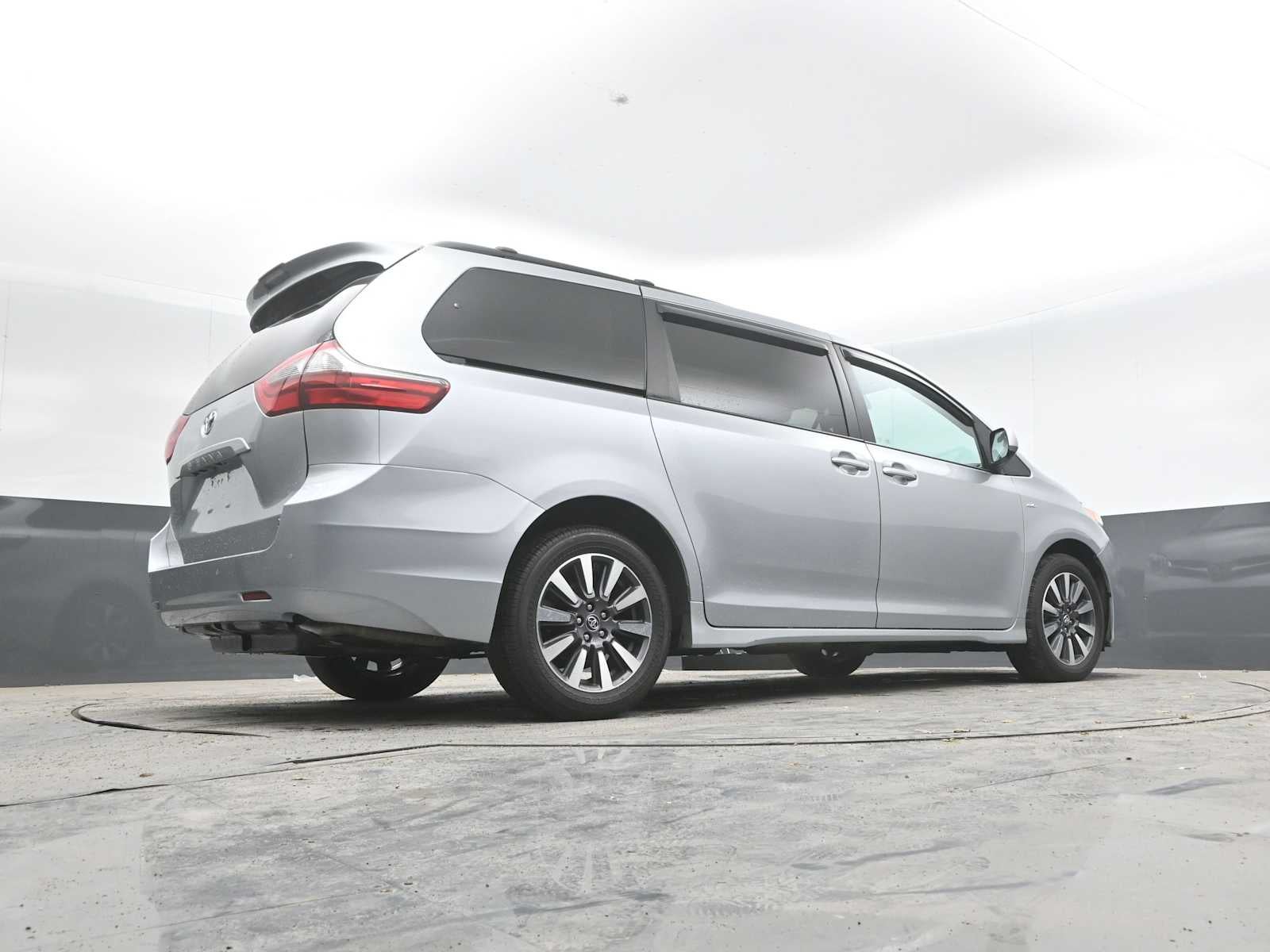 2020 Toyota Sienna XLE
