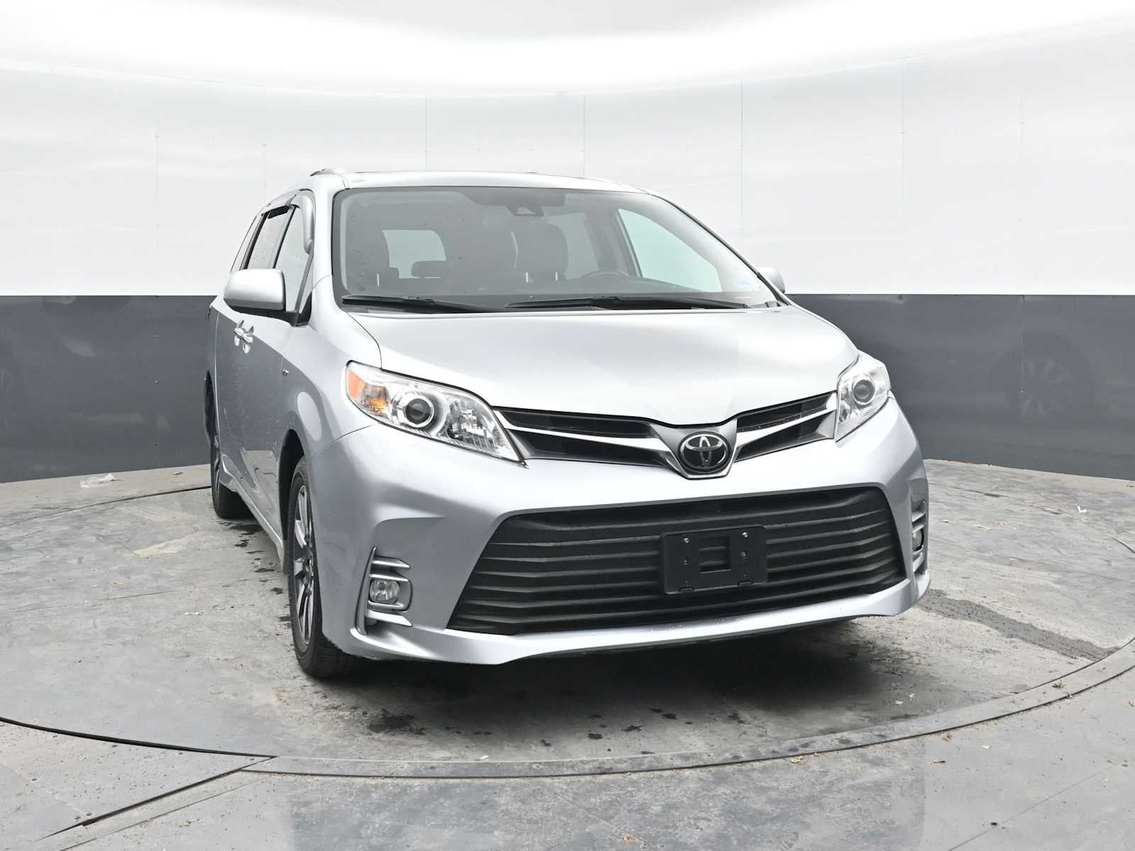 2020 Toyota Sienna XLE