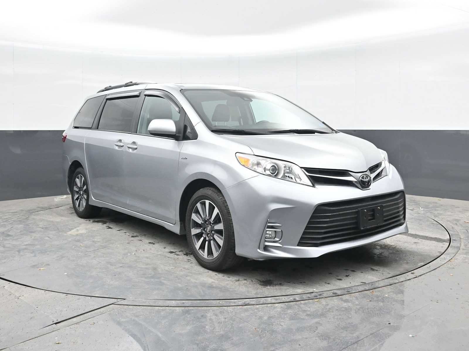 2020 Toyota Sienna XLE