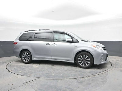 2020 Toyota Sienna XLE