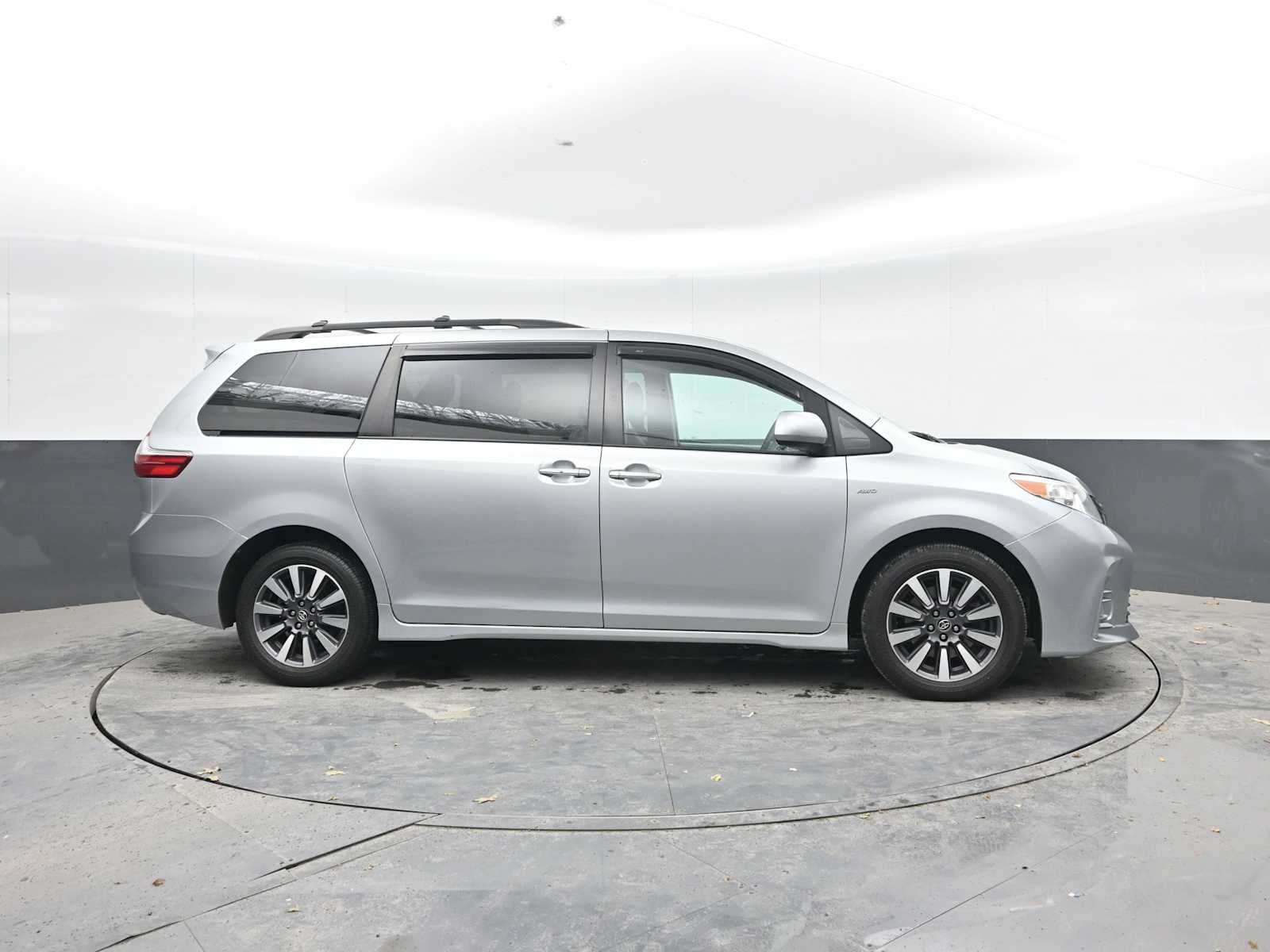 2020 Toyota Sienna XLE