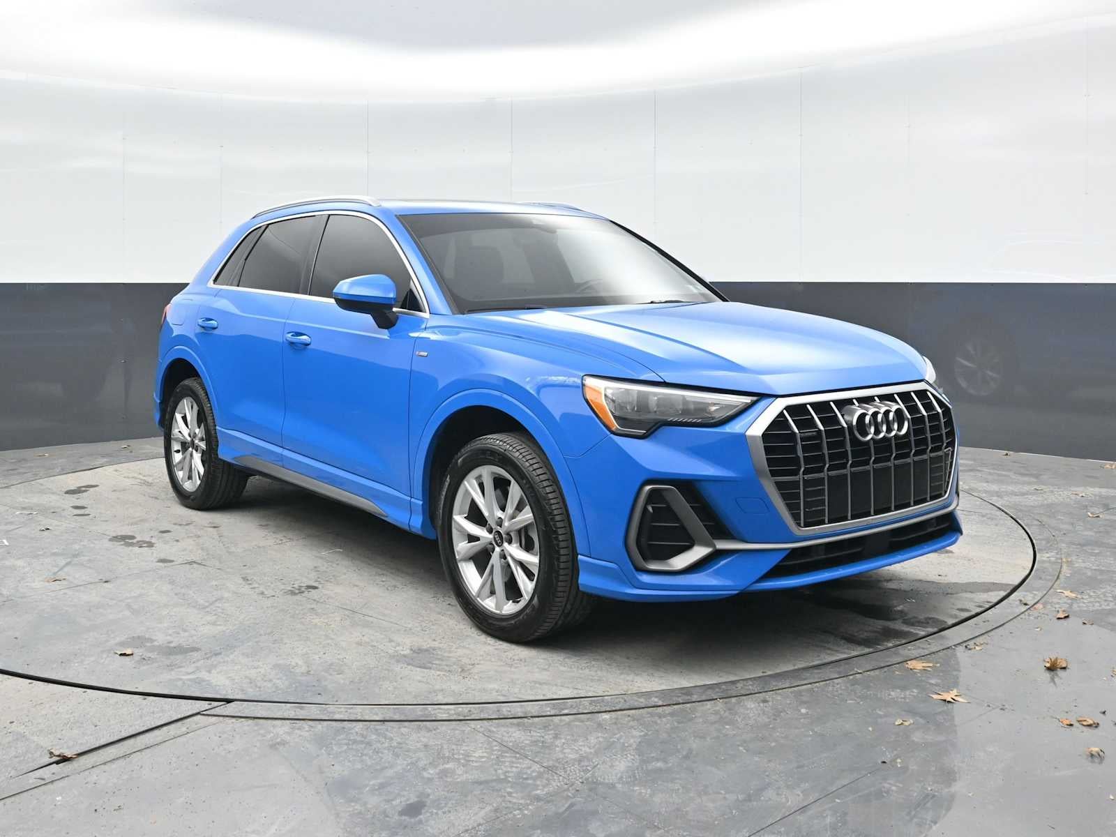 2022 Audi Q3 S line Premium