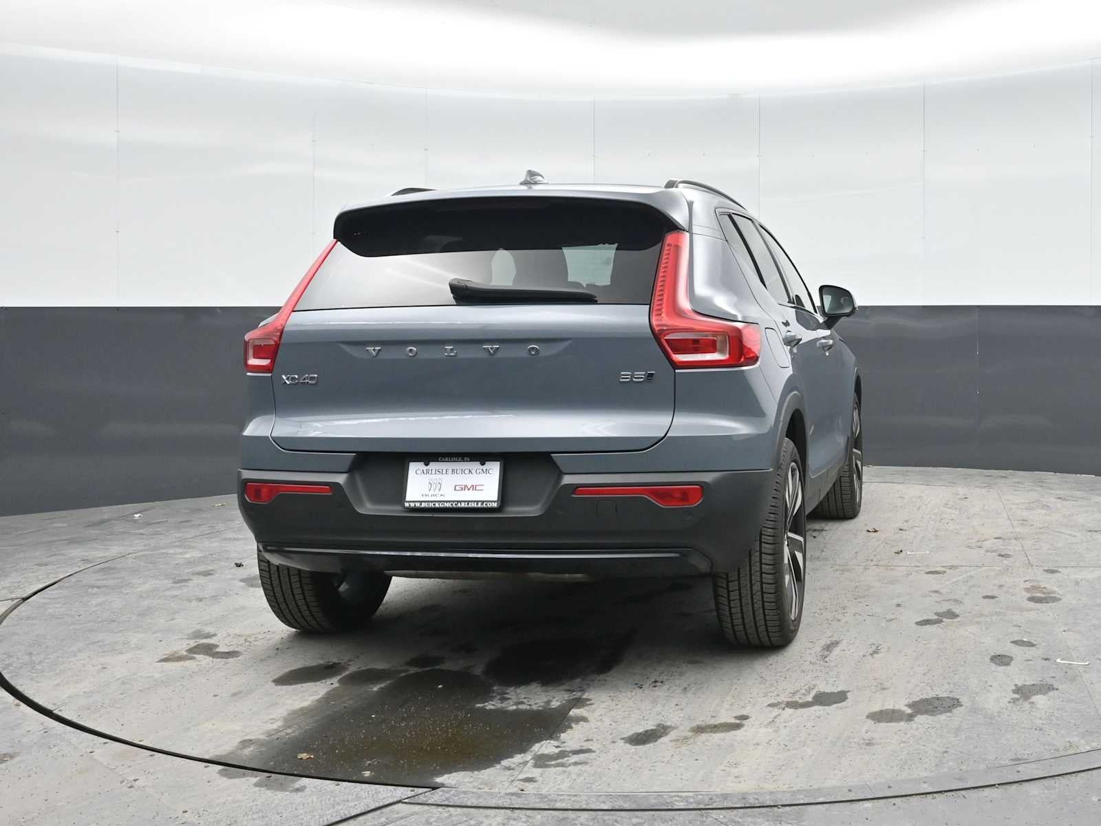 2023 Volvo XC40 Plus Dark Theme