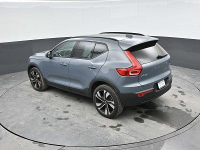 2023 Volvo XC40 Plus Dark Theme