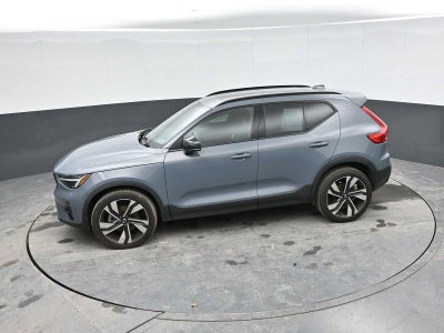 2023 Volvo XC40 Plus Dark Theme