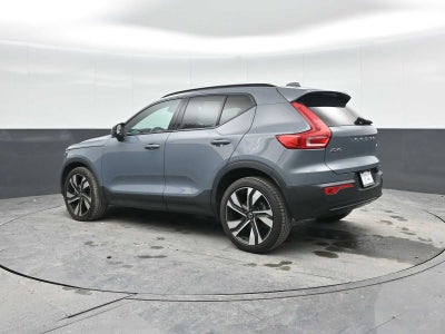 2023 Volvo XC40 Plus Dark Theme