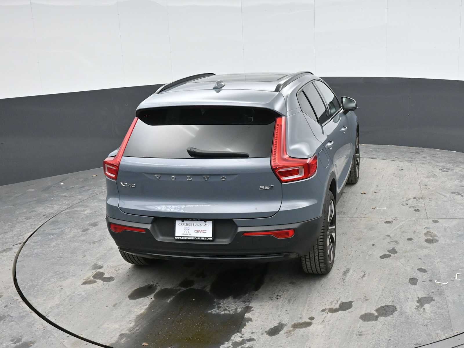 2023 Volvo XC40 Plus Dark Theme