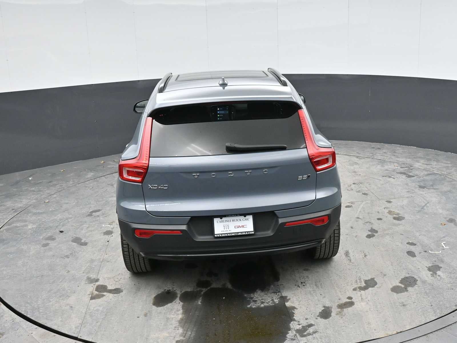 2023 Volvo XC40 Plus Dark Theme