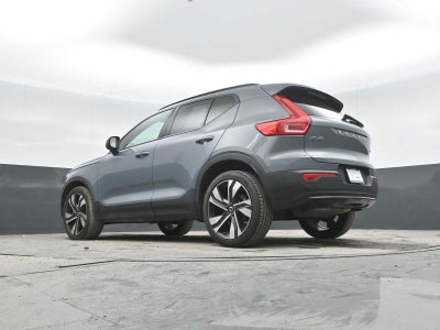 2023 Volvo XC40 Plus Dark Theme
