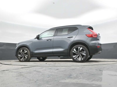 2023 Volvo XC40 Plus Dark Theme
