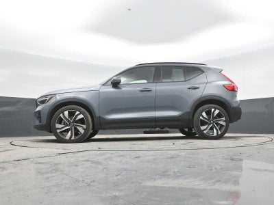 2023 Volvo XC40 Plus Dark Theme