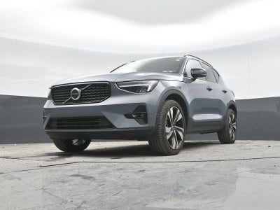 2023 Volvo XC40 Plus Dark Theme
