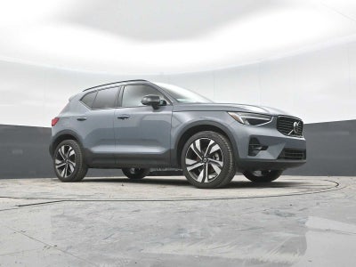 2023 Volvo XC40 Plus Dark Theme