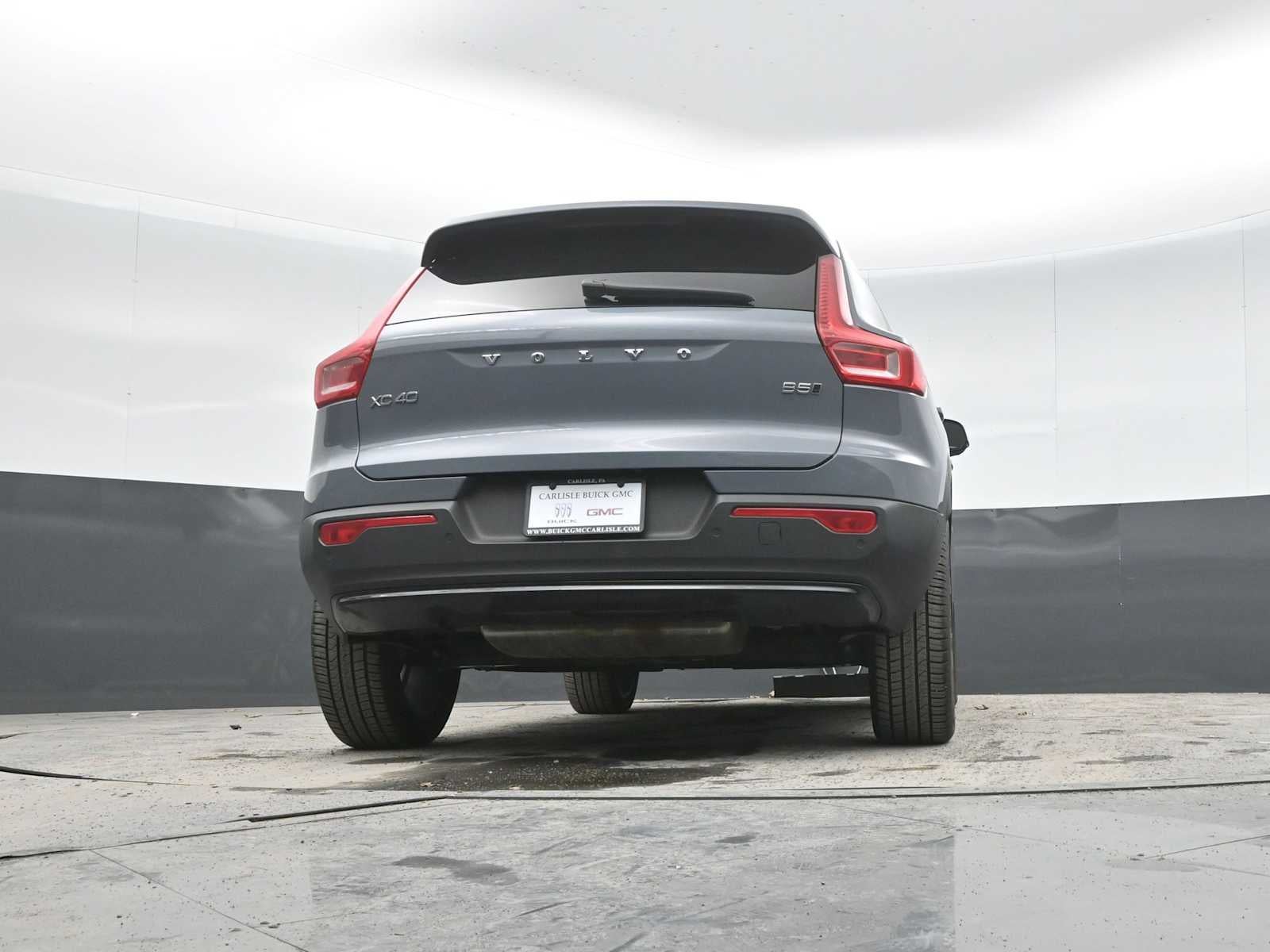 2023 Volvo XC40 Plus Dark Theme