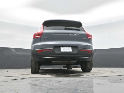 2023 Volvo XC40 Plus Dark Theme