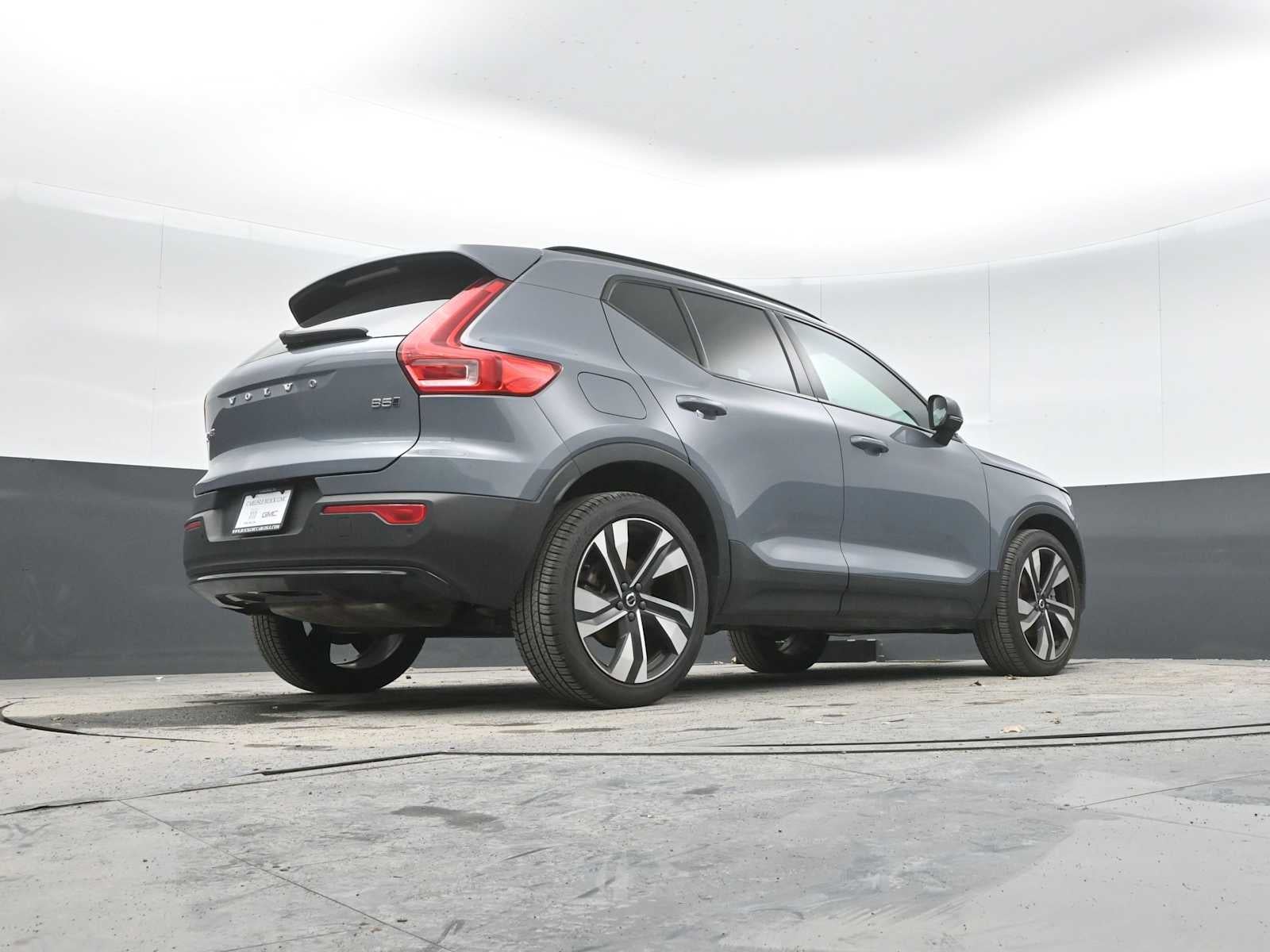 2023 Volvo XC40 Plus Dark Theme