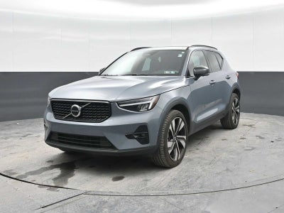 2023 Volvo XC40 Plus Dark Theme