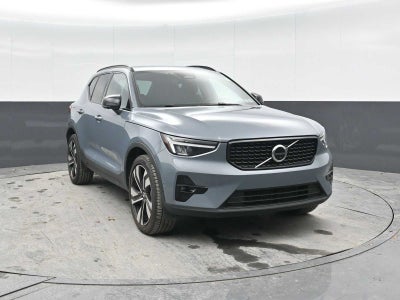 2023 Volvo XC40 Plus Dark Theme
